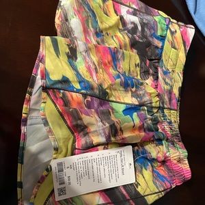 Lululemon Hotty Hot LR short 4 inches